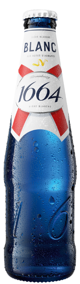 Bouteille de bière Kronenbourg 1664 Blanc en verre bleu, couverte de gouttelettes.