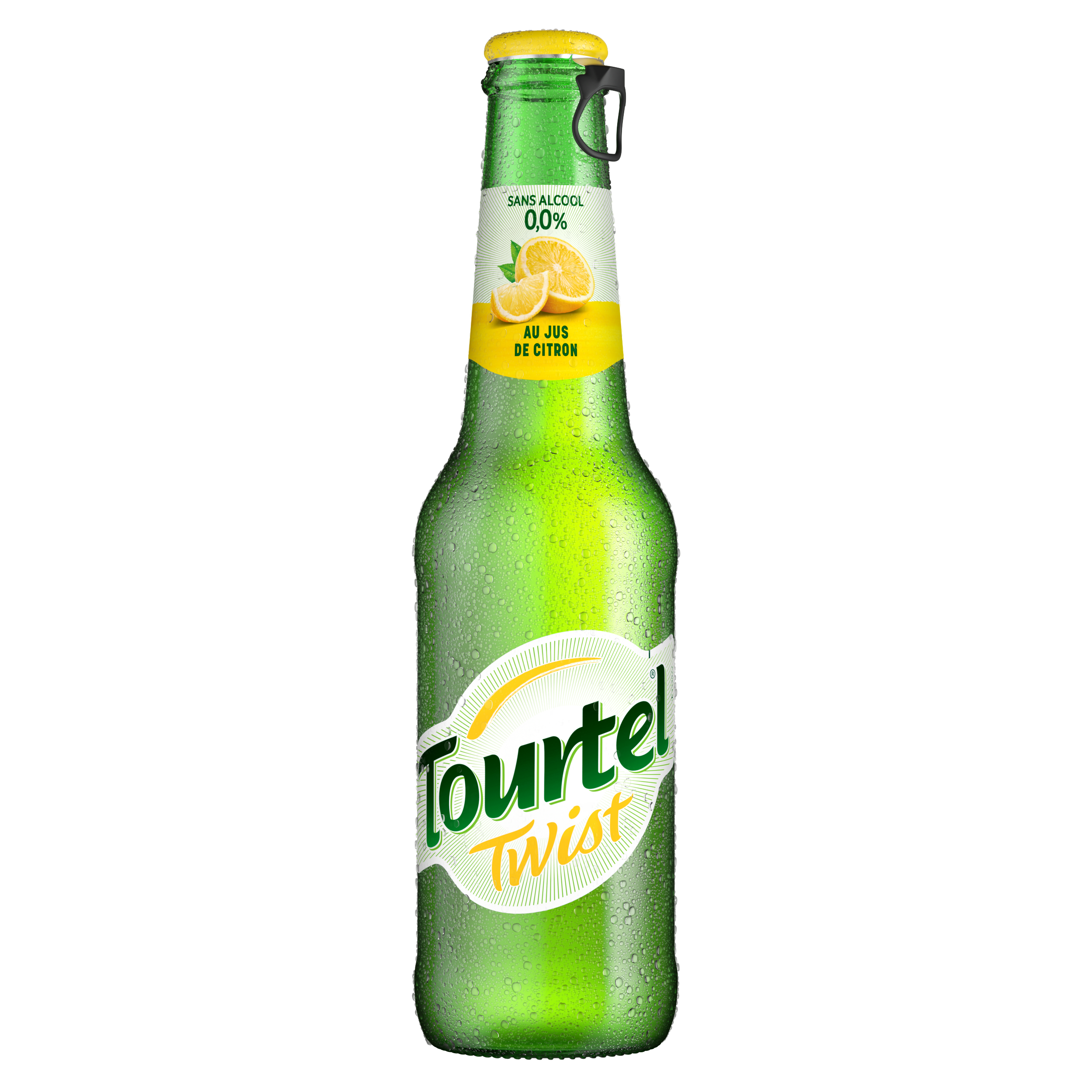 Bouteille de bière sans alcool Tourtel Twist au jus de citron, avec de la condensation sur le verre.