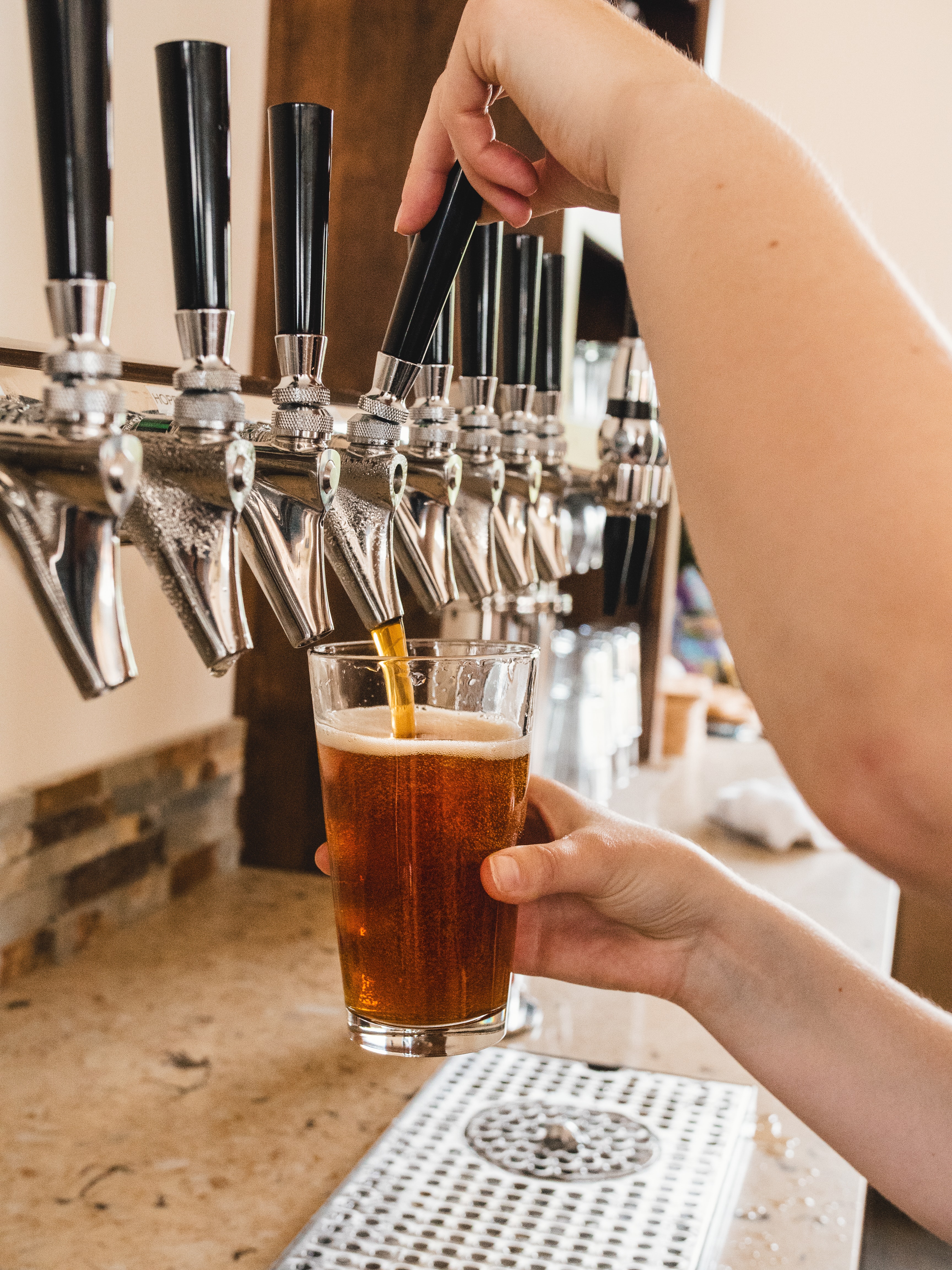 Tireuse à bière : comment servir une bière pression ? - Beertime