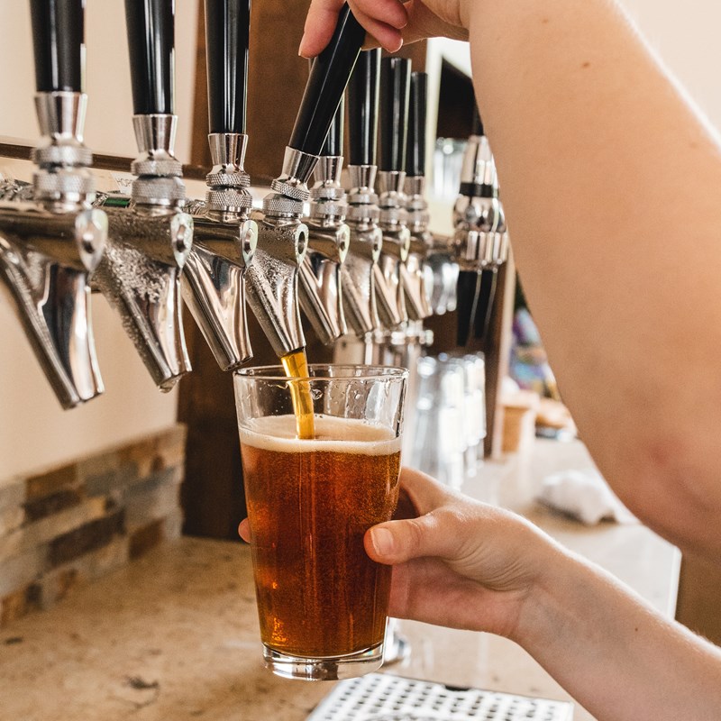 Tireuse à bière : comment servir une bière pression ?